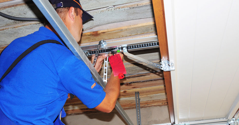 Garage Door Supplier New Canaan Connecticut 06840 Garage Door Repair Technician New Canaan CT 06840