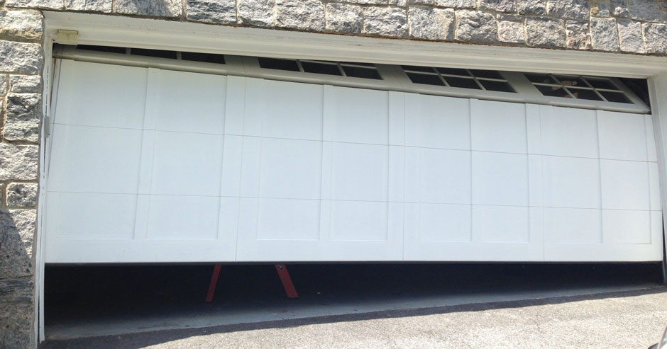 Garage Door Technician Monroe County NY Broken garage door repairs Monroe County